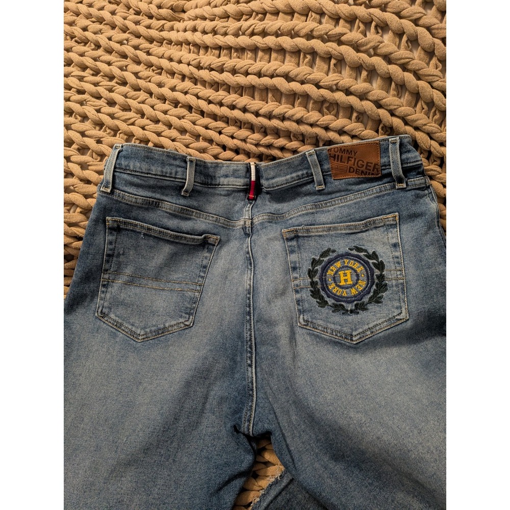 Tommy Hilfiger Denim Mens 40x26.5 Distressed Light Wash Crest Jeans Blue